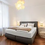 Marianna\'S Old Town Residence